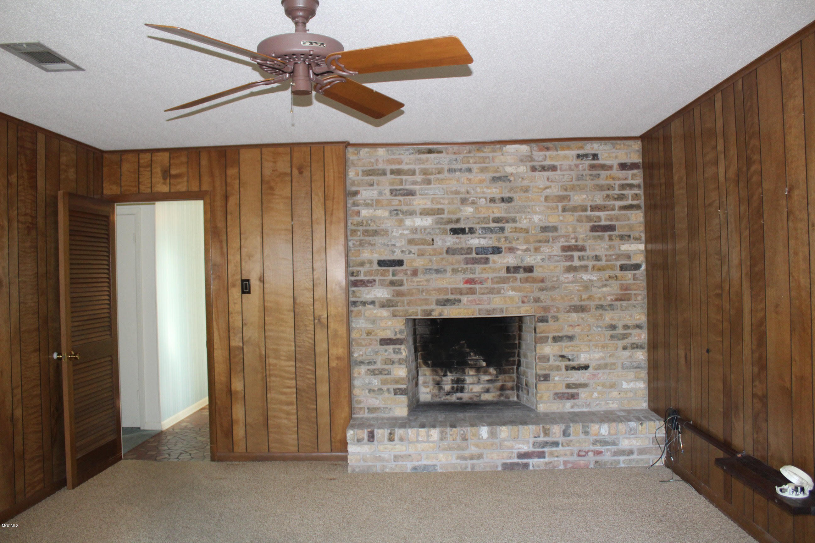 3755 Wood Place Moss Point, MS 39563 - Photo 10 of 19 3755 Woodplace living