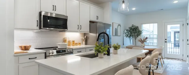 $2,799 | 709 Yellowstone Drive, Charlotte, NC 28208