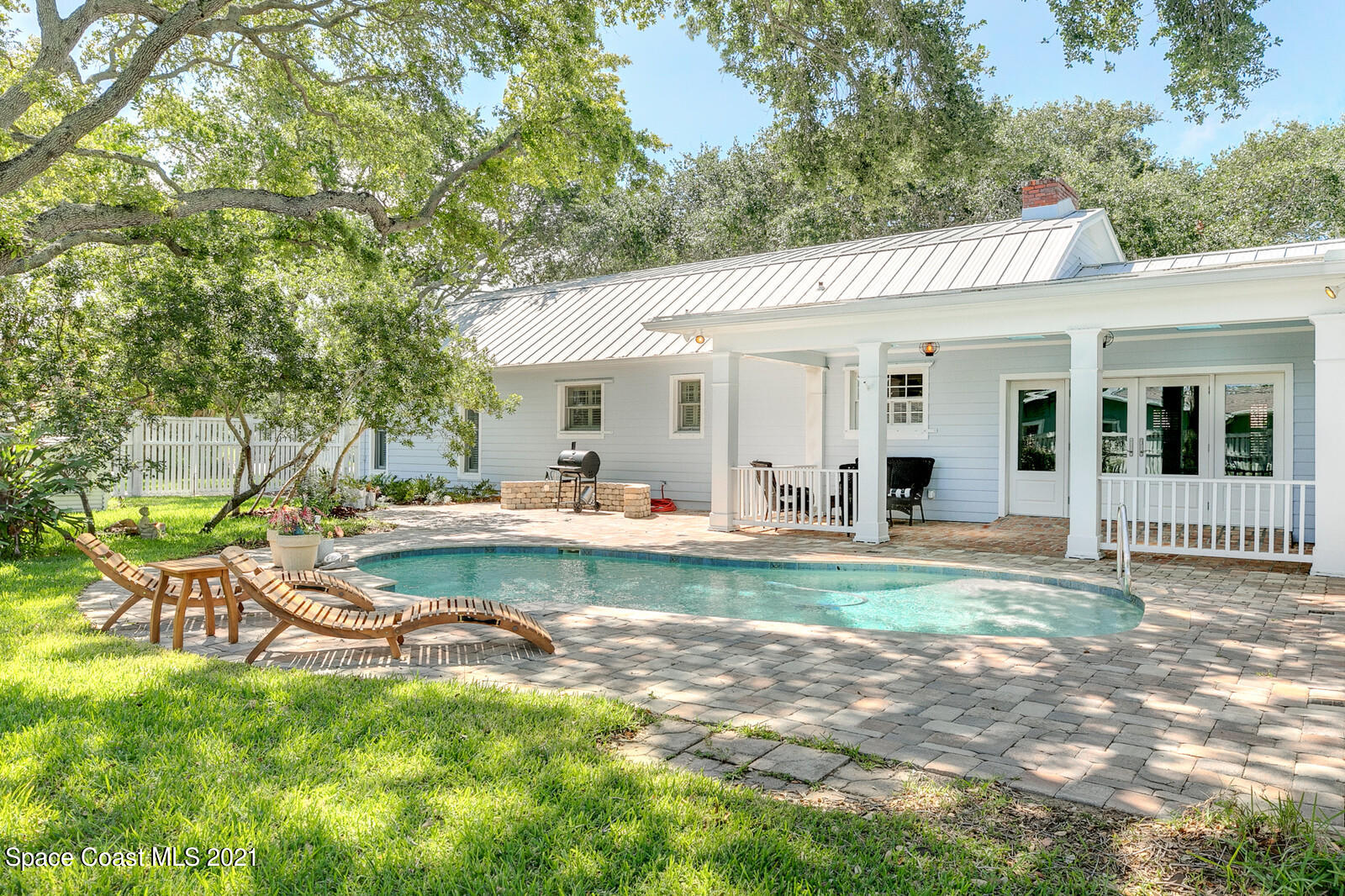 200 Melbourne Avenue Indialantic, FL 32903 - Photo 7 of 62 07_200Melbourne106_mls