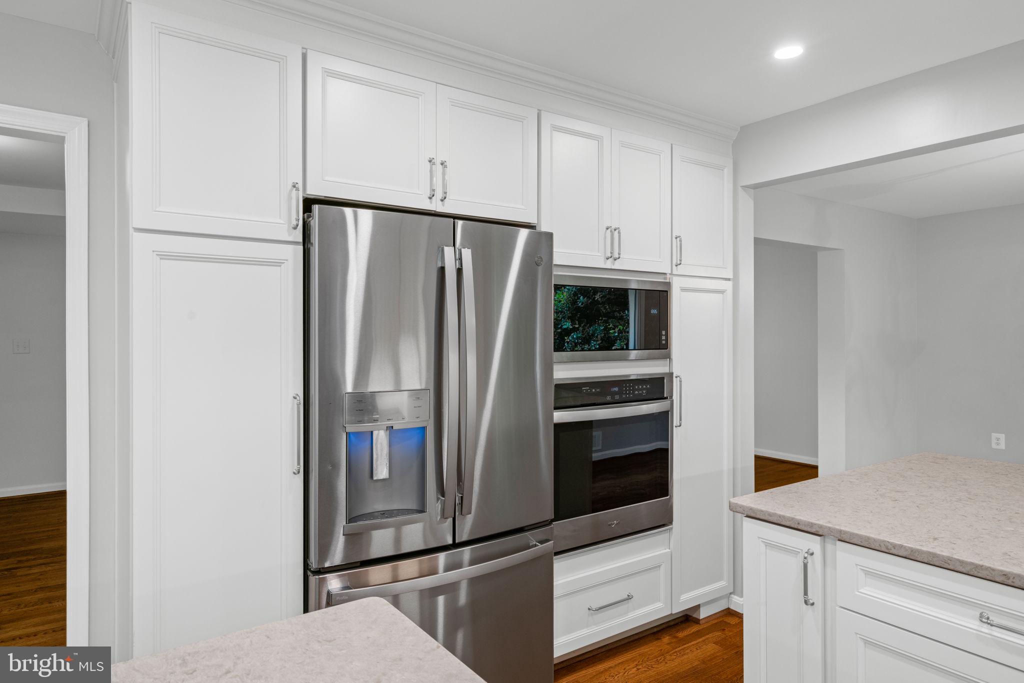 8005 Langbrook Road Springfield, VA 22152 - Photo 17 of 57 Double oven