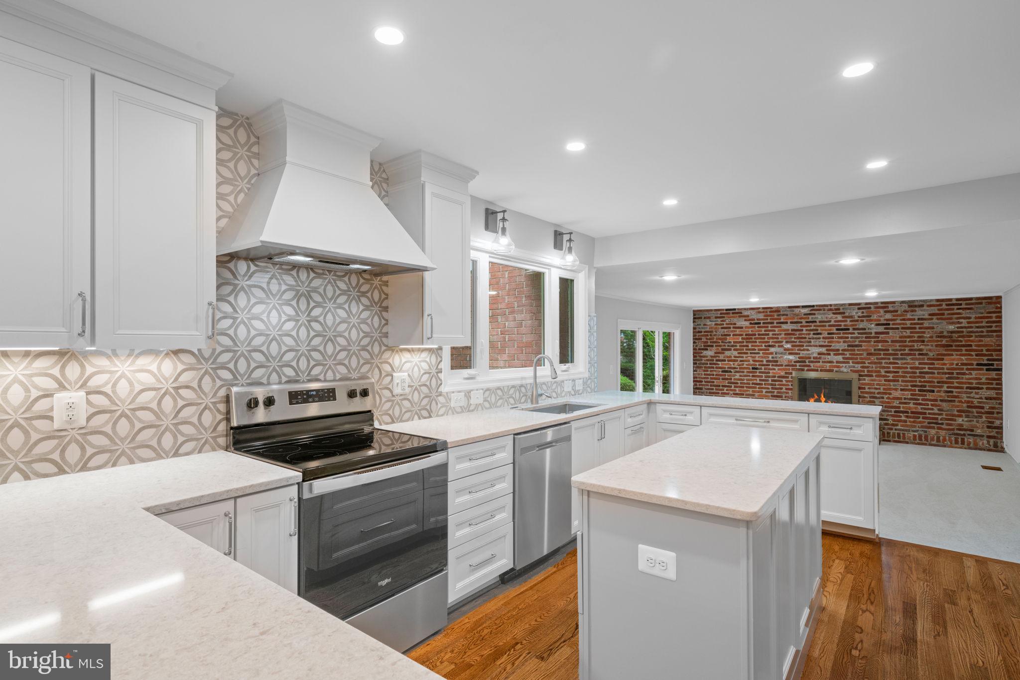 8005 Langbrook Road Springfield, VA 22152 - Photo 18 of 57 Custom range hood