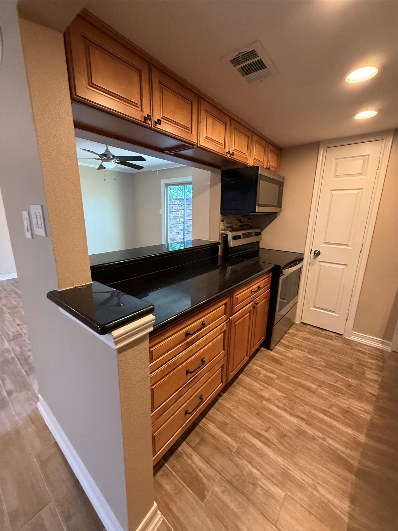 1909 Brun Street, Unit 4 Houston, TX 77019 - Photo 5 of 50