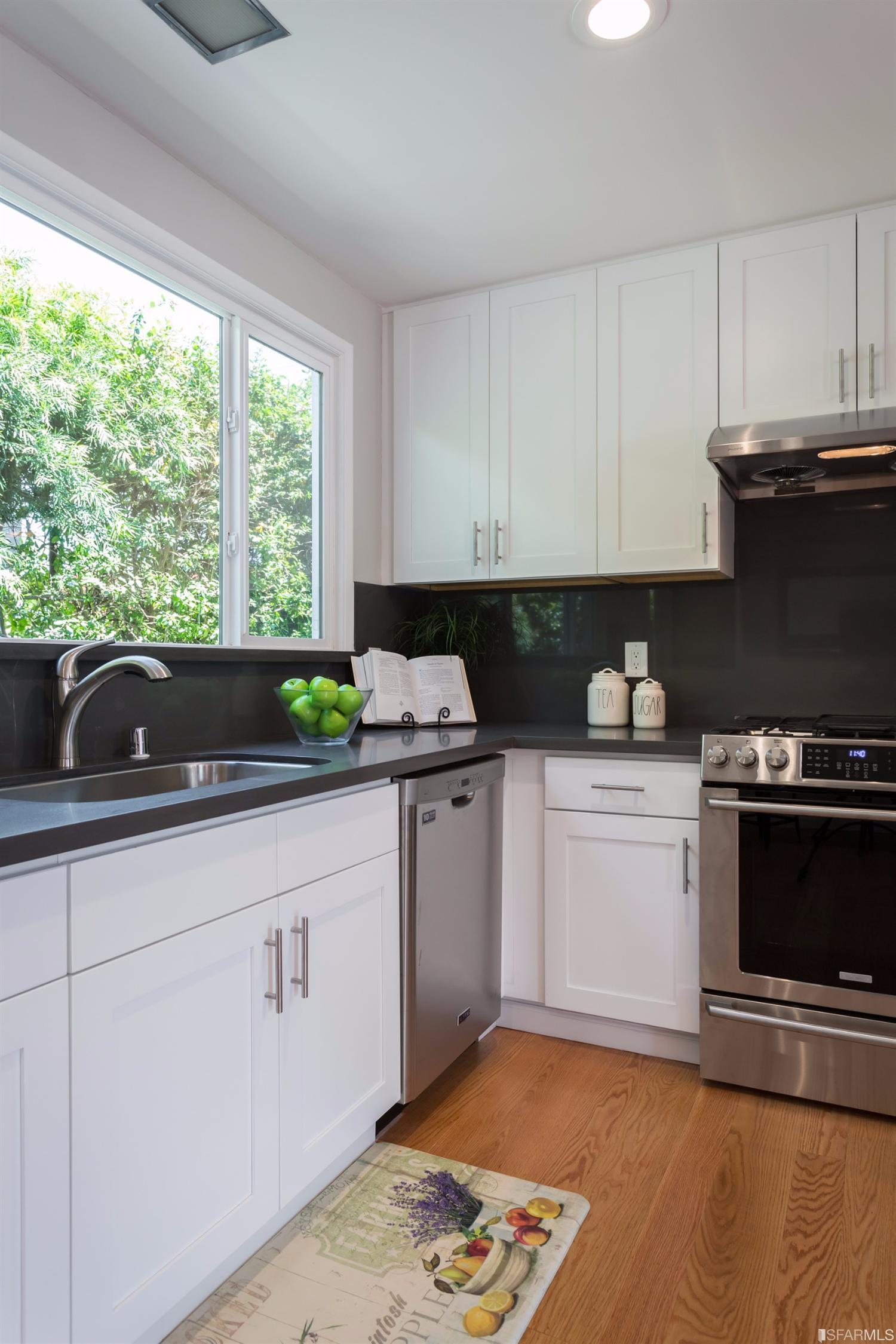 545 Alhambra Road San Mateo, CA 94402 - Photo 9 of 23