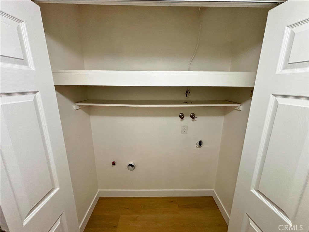 1356 Wheaton Way Riverside, CA 92507 - Photo 15 of 21 a bathroom with a tub