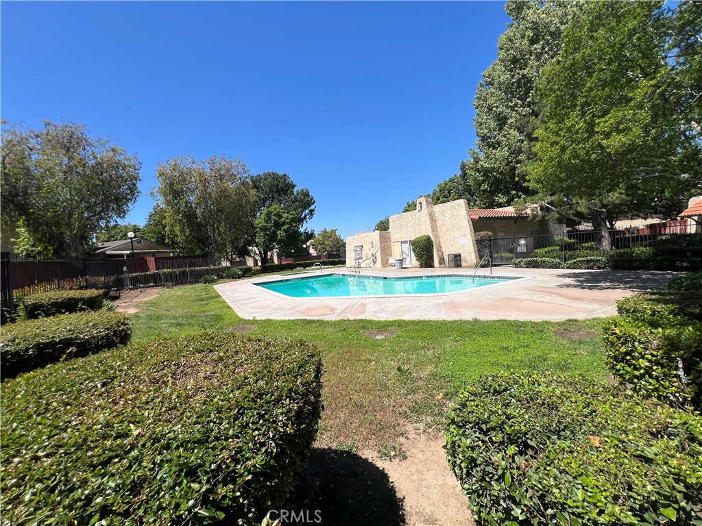 1356 Wheaton Way Riverside, CA 92507 - Photo 19 of 21 a view of a garden with a bench