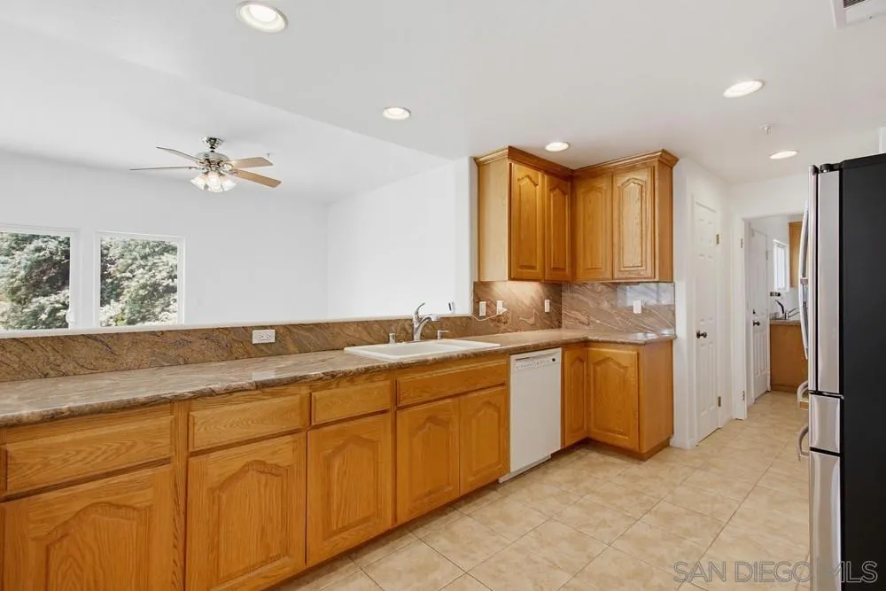 171 Dawn View Way El Cajon, CA 92021 - Photo 15 of 75