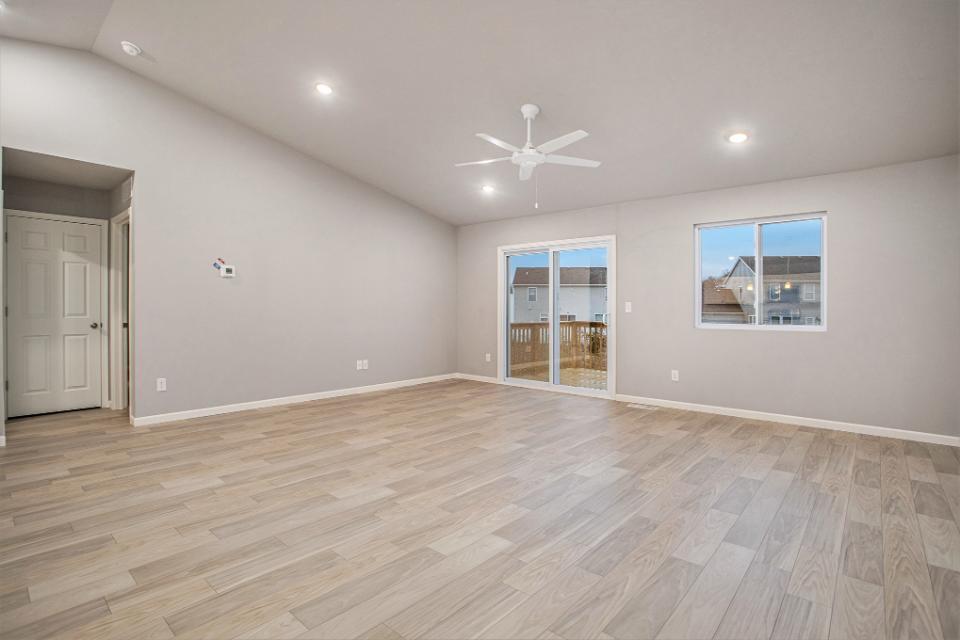 607 Arizona Boulevard Three Rivers, MI 49093 - Photo 3 of 18 1-CCF024-i2060-Great Room3
