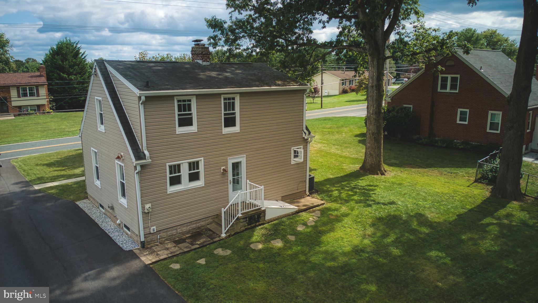 1266 Old Manchester Road Westminster, MD 21157 - Photo 3 of 19 Clean as a whistle inside and out!