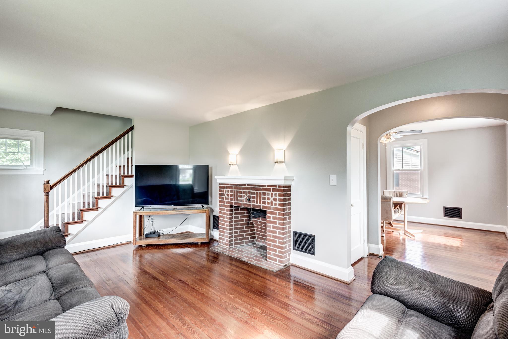 1266 Old Manchester Road Westminster, MD 21157 - Photo 4 of 19 Gleaming hardwood floors.