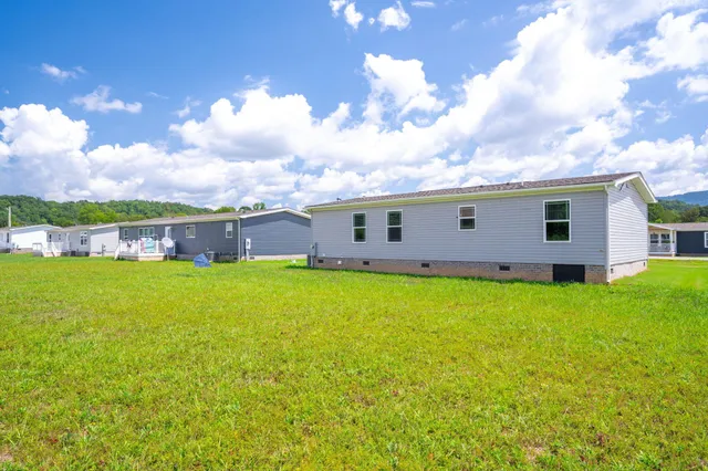 a view of a house with a backyard