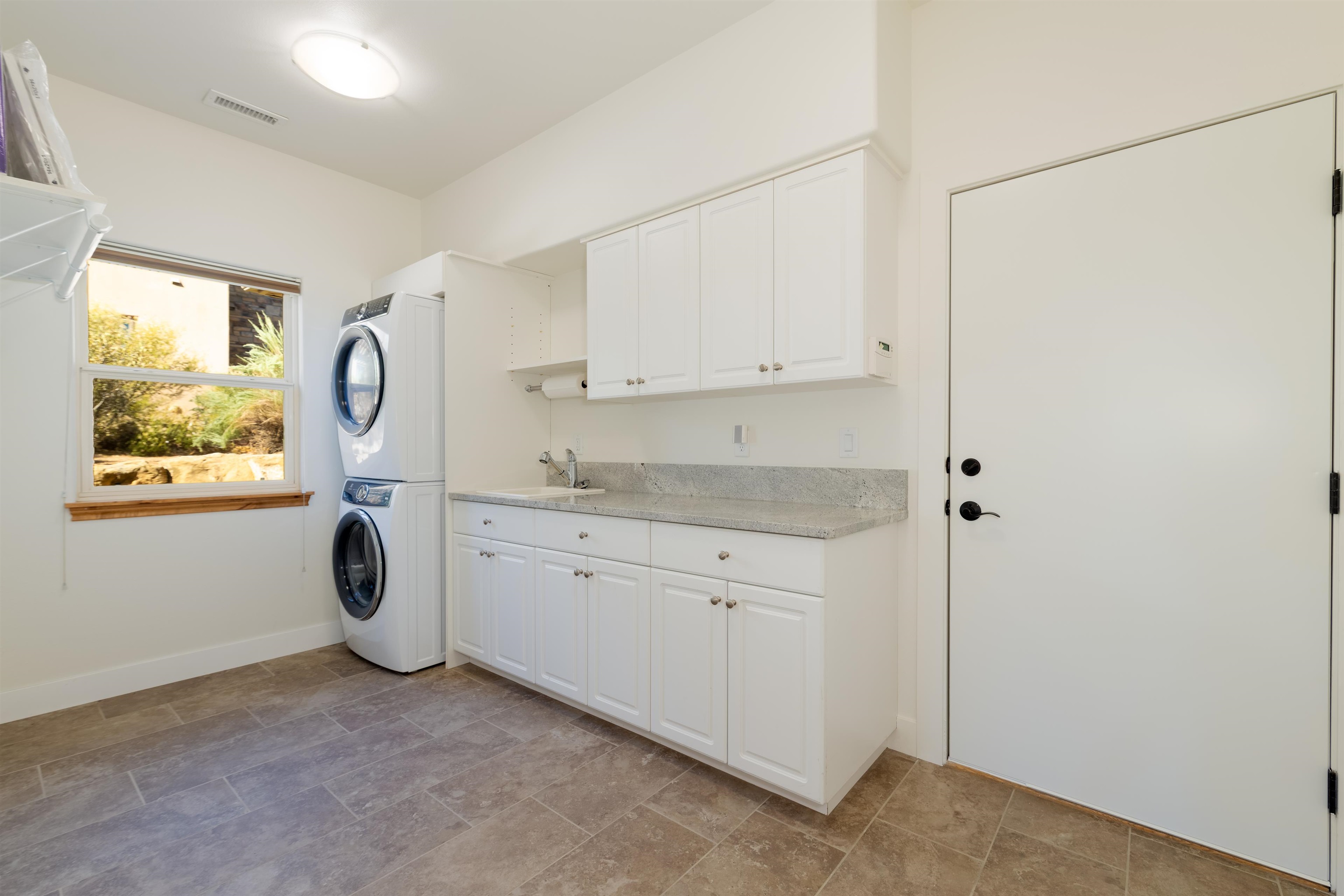 372 High Desert Road Grand Junction, CO 81507 - Photo 24 of 40 a view of kitchen and window