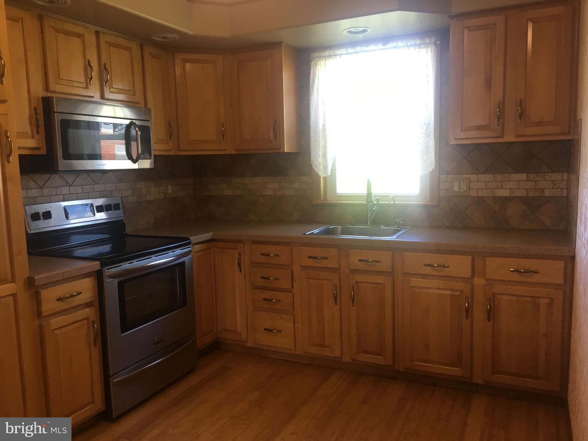 9809 Hardy Road Philadelphia, PA 19115 - Photo 4 of 15 Gallery Image 4