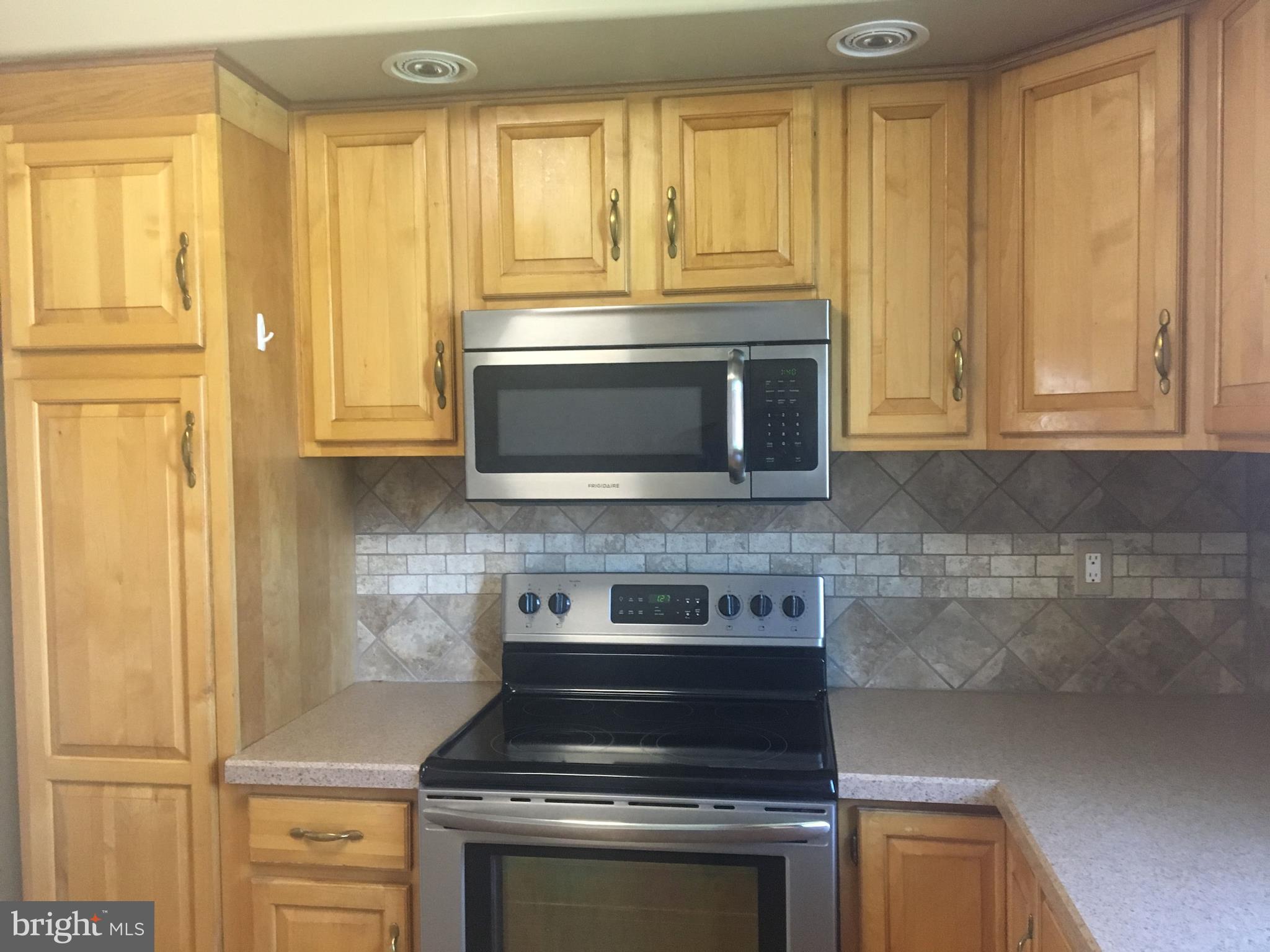 9809 Hardy Road Philadelphia, PA 19115 - Photo 5 of 15 Gallery Image 5