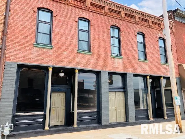 $265,000 | 6 South Division Street, Du Quoin, IL 62832