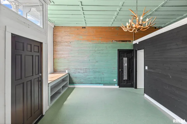 $265,000 | 6 South Division Street, Du Quoin, IL 62832