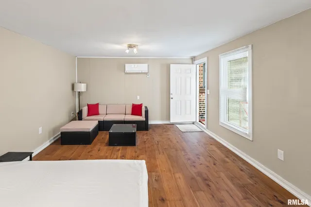 $265,000 | 6 South Division Street, Du Quoin, IL 62832