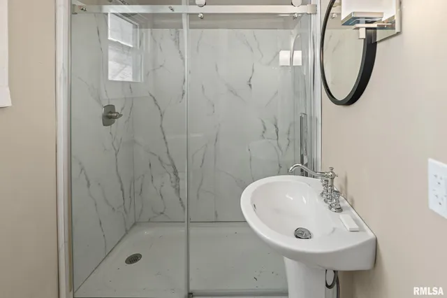 $265,000 | 6 South Division Street, Du Quoin, IL 62832