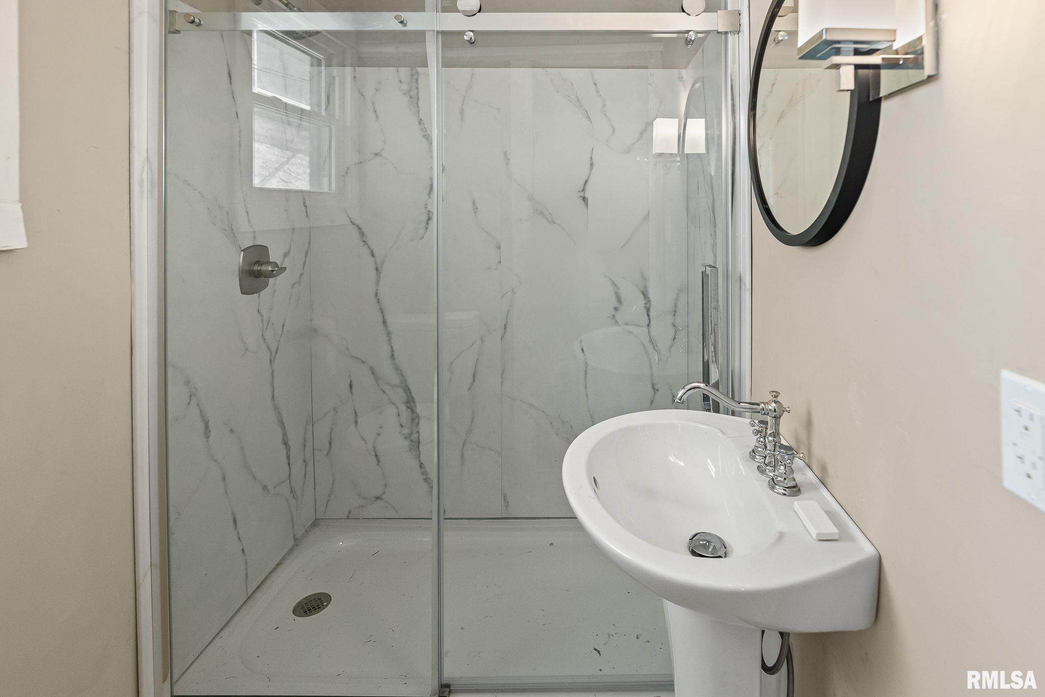 6 South Division Street Du Quoin, IL 62832 - Photo 39 of 47