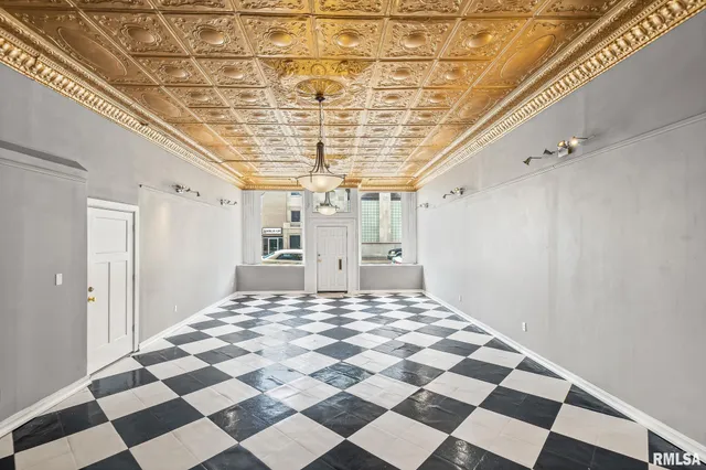 $265,000 | 6 South Division Street, Du Quoin, IL 62832