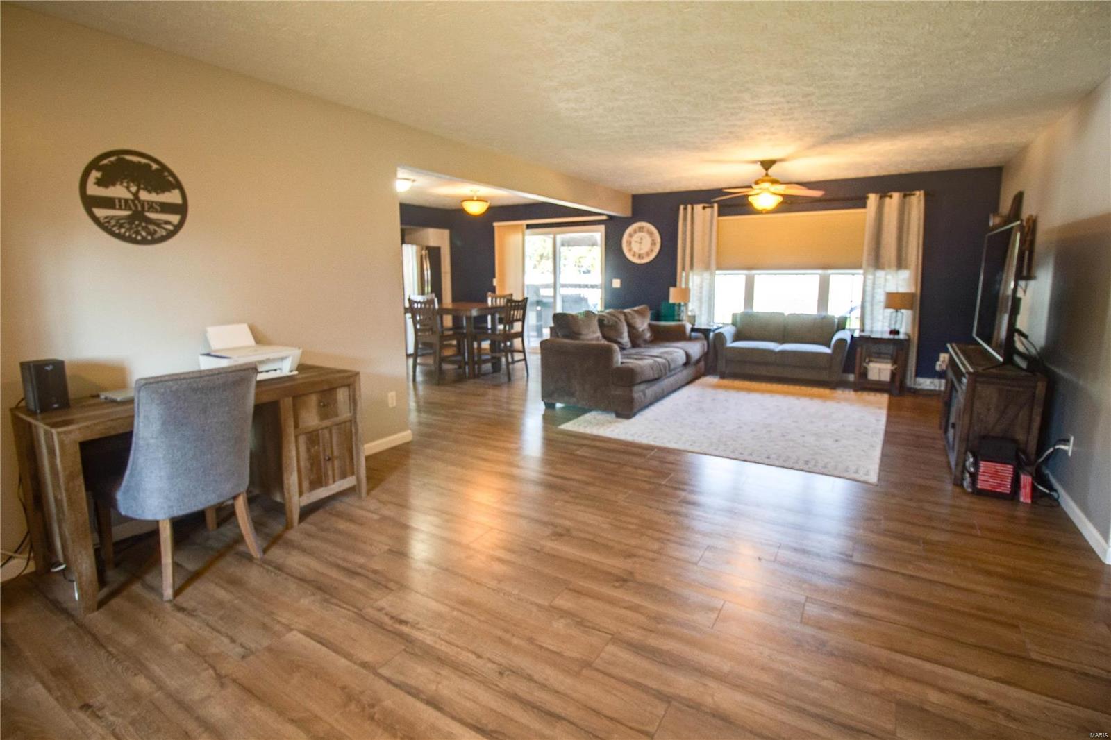 1005 West County Road Jerseyville, IL 62052 - Photo 6 of 31 Gallery Image 6
