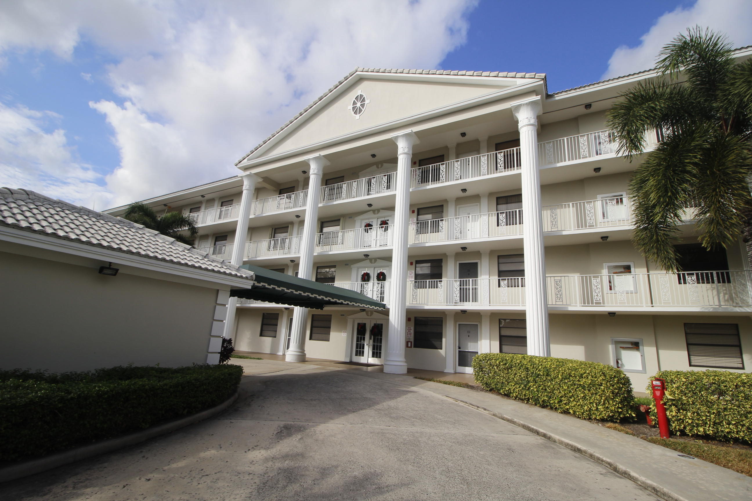 6037 Balboa Circle, Unit 405 Boca Raton, FL 33433 - Photo 38 of 39 Front Facade