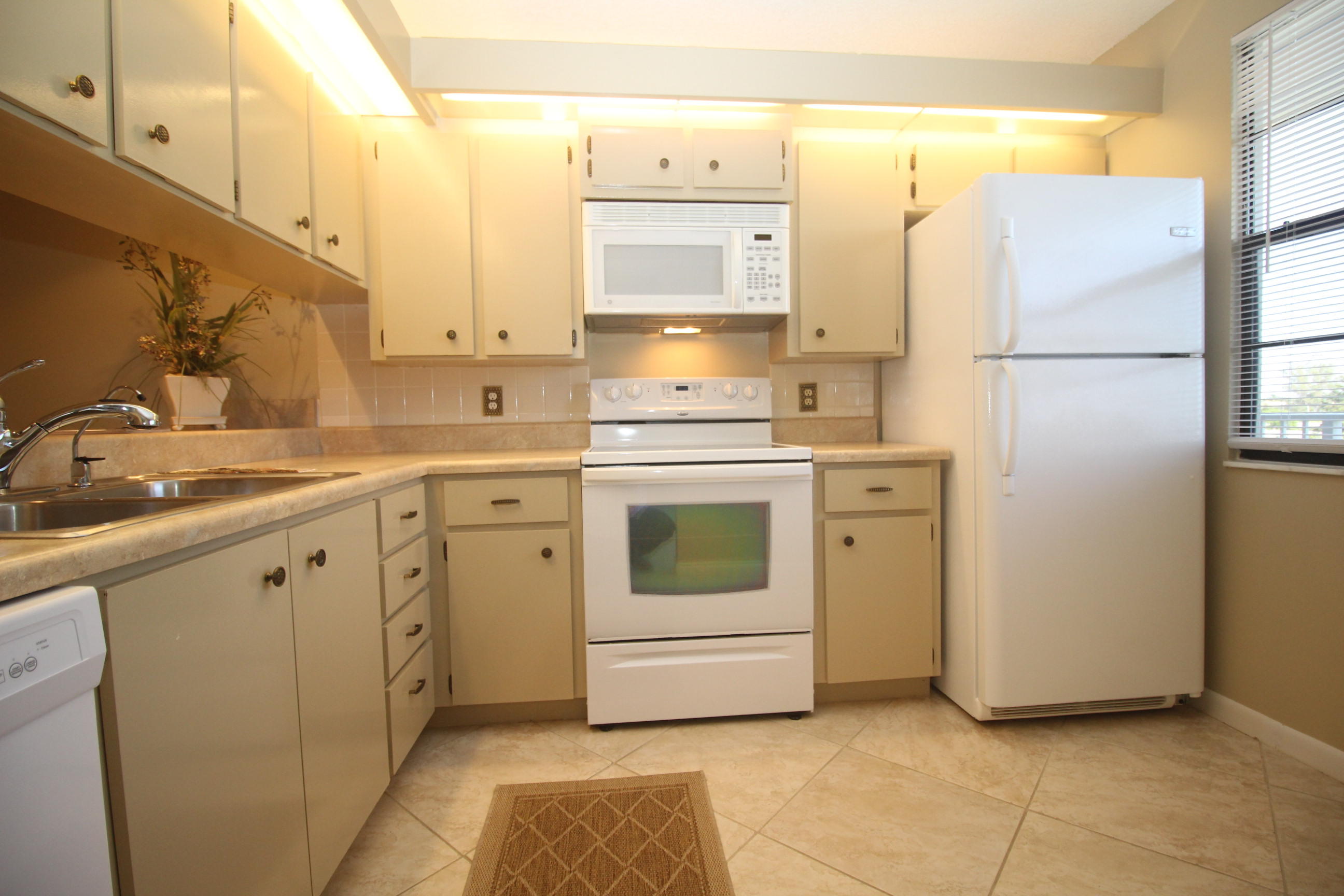 6037 Balboa Circle, Unit 405 Boca Raton, FL 33433 - Photo 7 of 39 IMG_3703