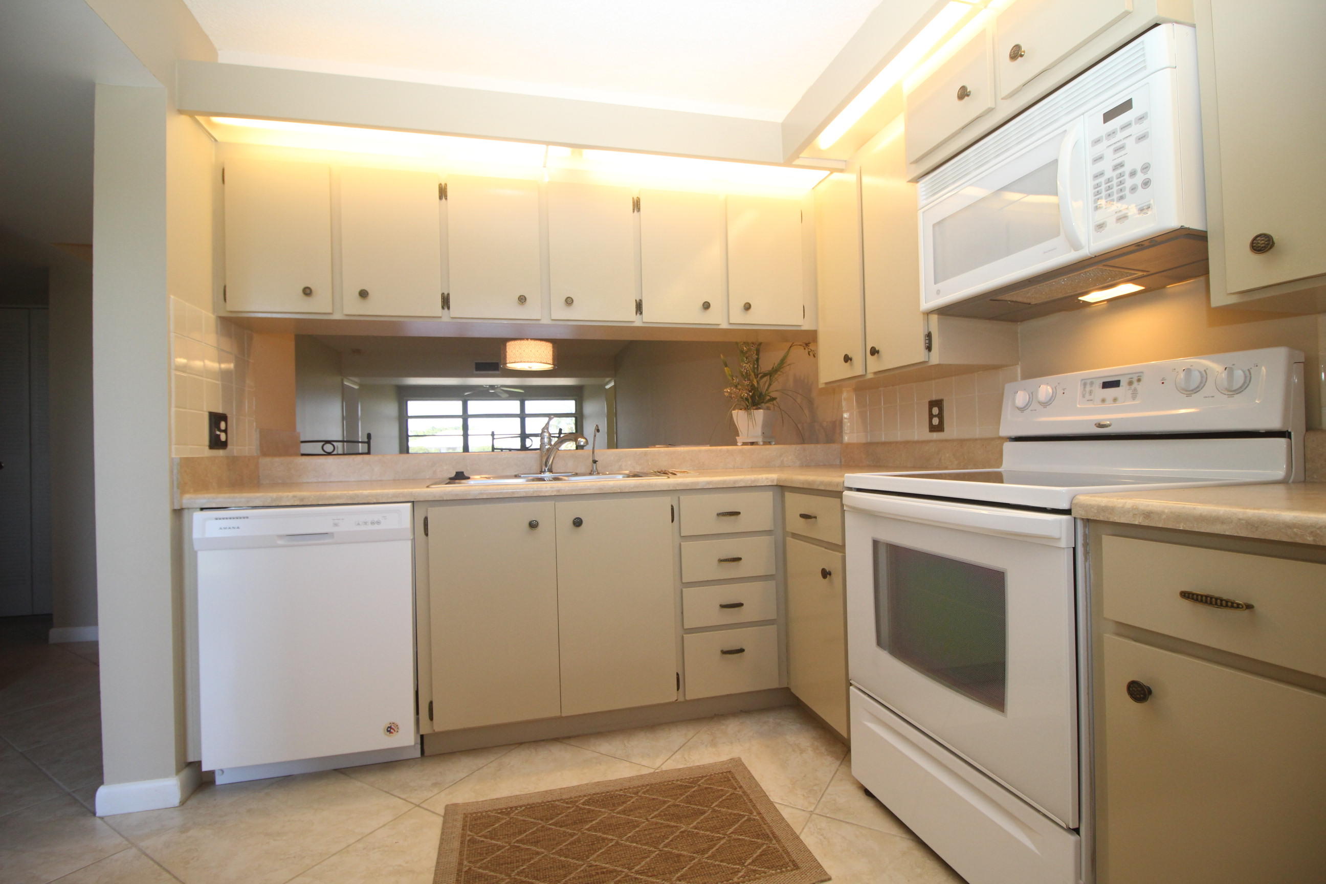 6037 Balboa Circle, Unit 405 Boca Raton, FL 33433 - Photo 8 of 39 IMG_3704