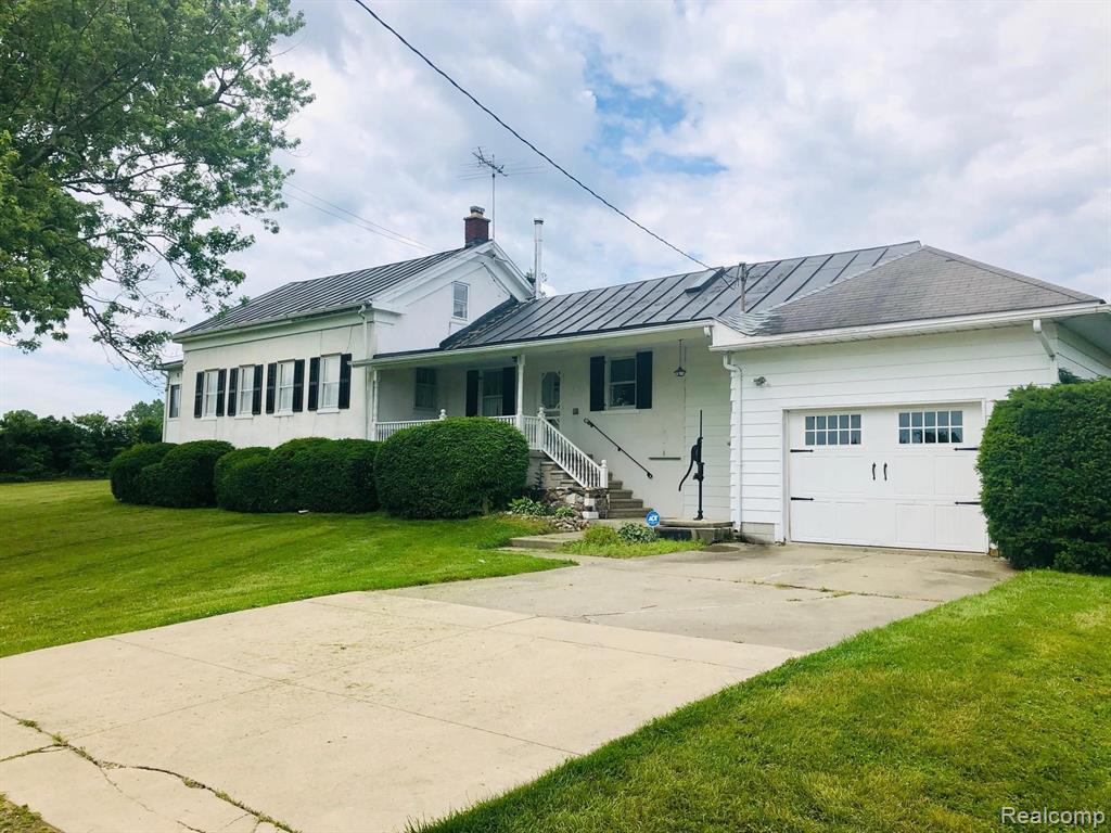 9015 Finzel Road Carleton, MI 48117 - Photo 2 of 40