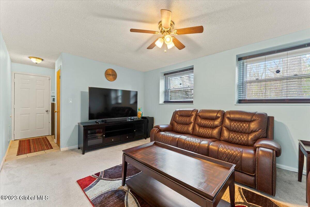 54 Bayberry Drive Halfmoon, NY 12065 - Photo 7 of 43 09-DOD01502