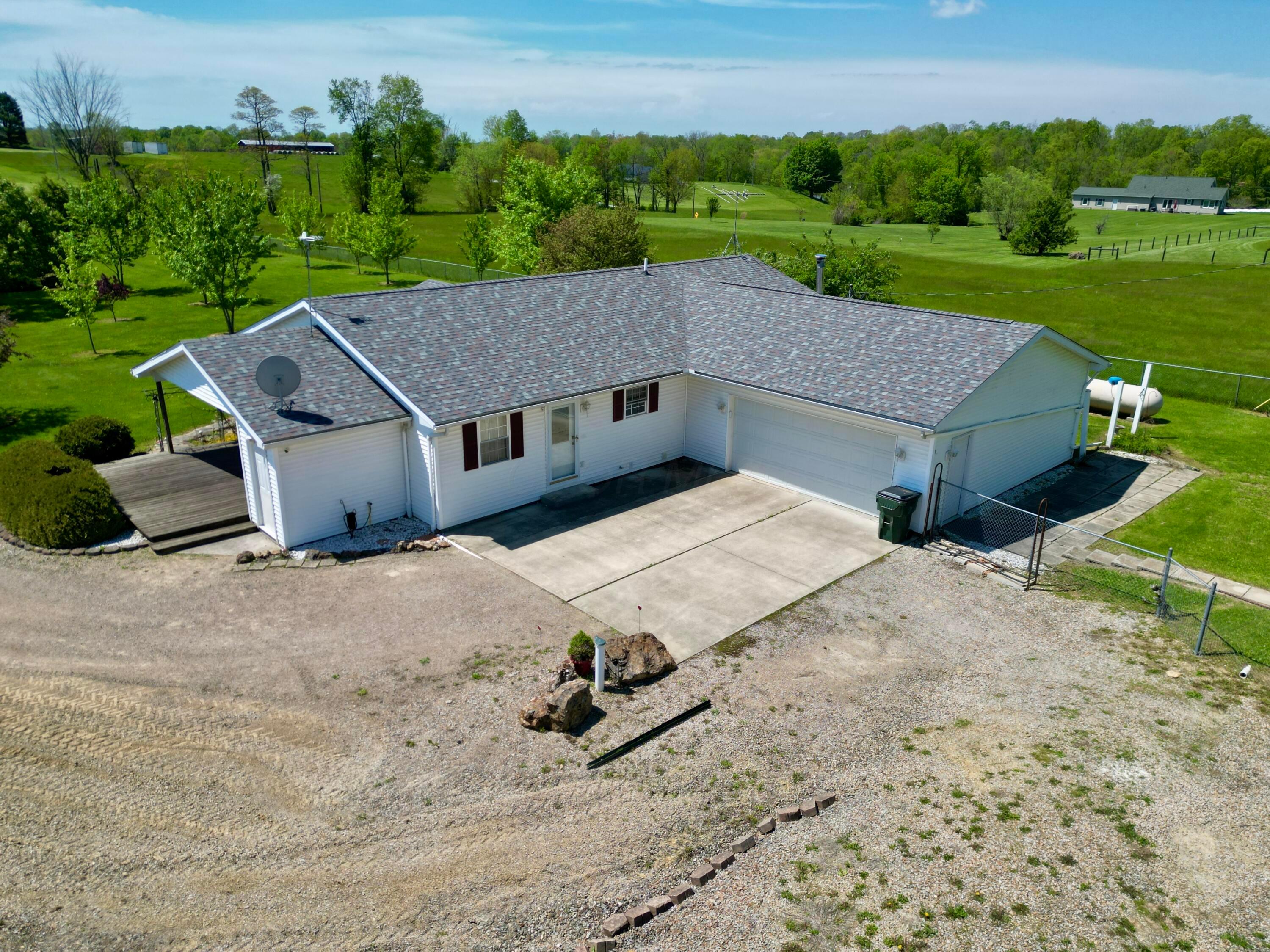 2760 Flint Ridge Road Hopewell, OH 43746 - Photo 3 of 64