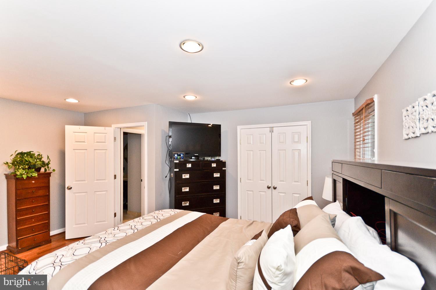 123 Farmington Road West Accokeek, MD 20607 - Photo 22 of 51 Owner's Bedroom w/En Suite Bathroom
