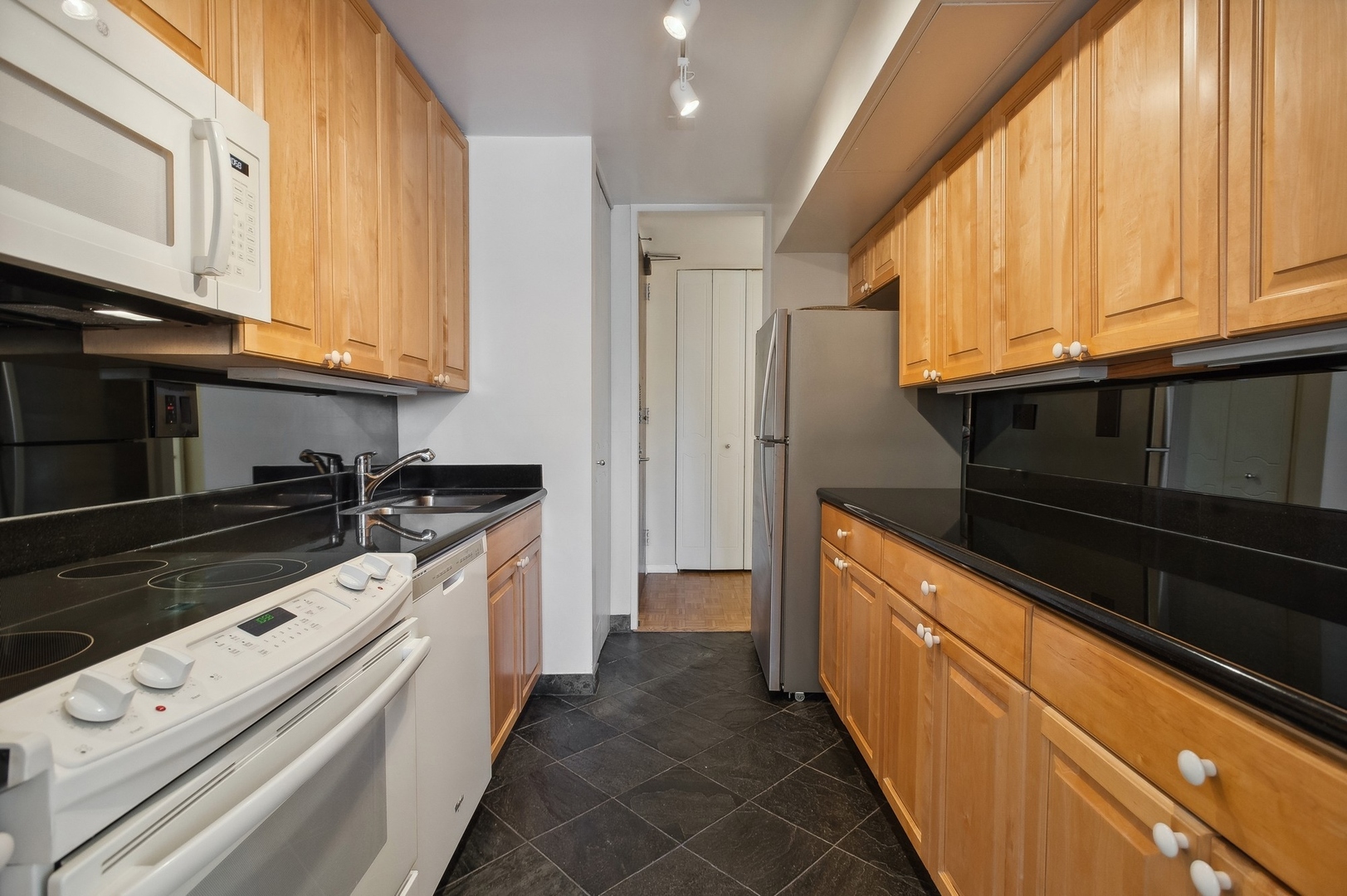 1310 North Ritchie Court, Unit 20C Chicago, IL 60610 - Photo 23 of 32