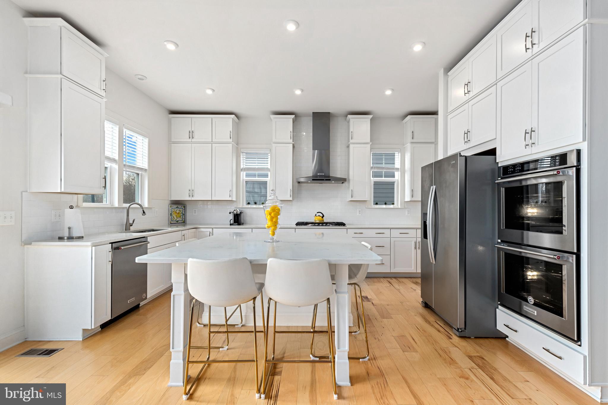 40955 Cutleaf Lane Aldie, VA 20105 - Photo 16 of 78 Eat- in Kitchen