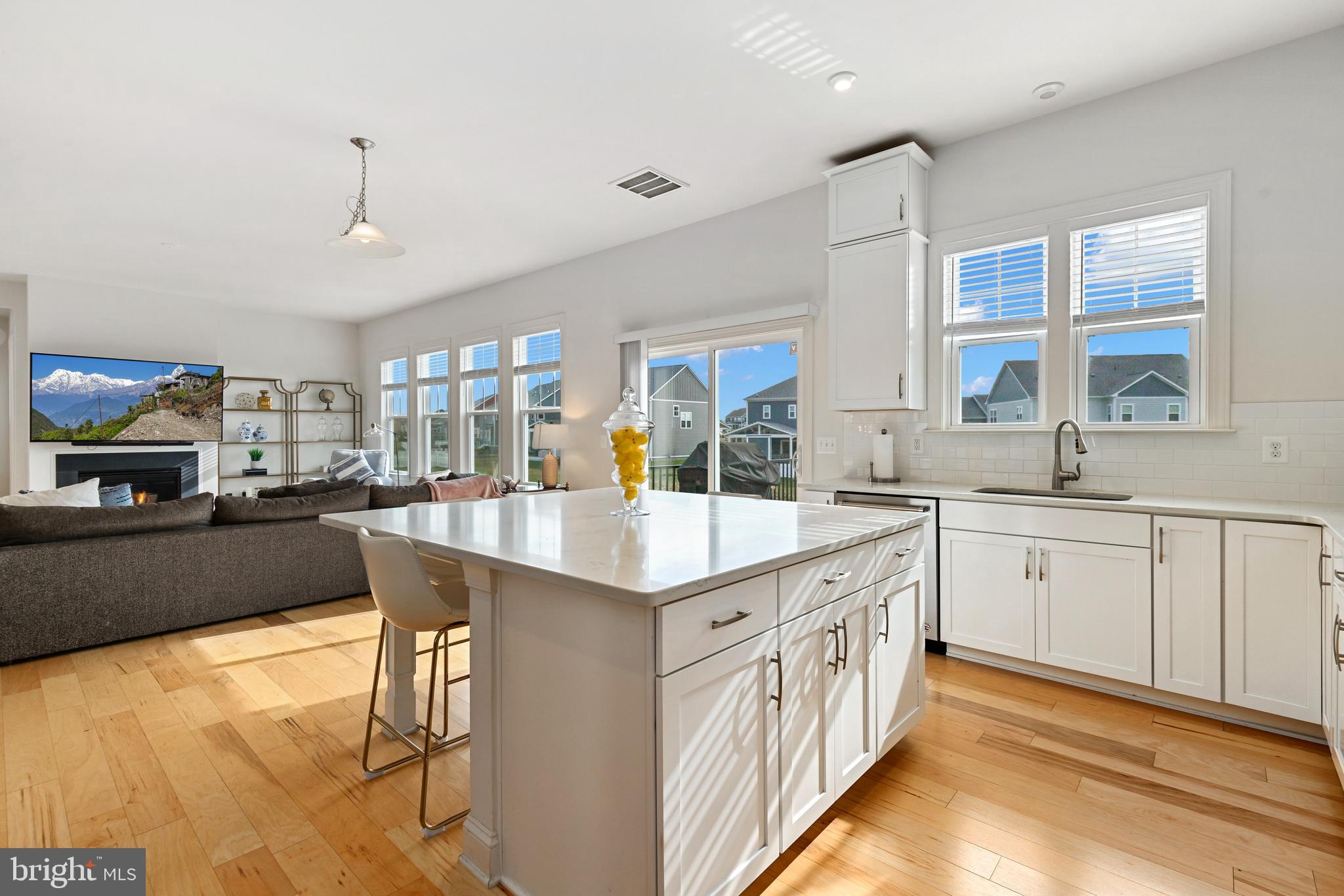 40955 Cutleaf Lane Aldie, VA 20105 - Photo 18 of 78 Eat- in Kitchen