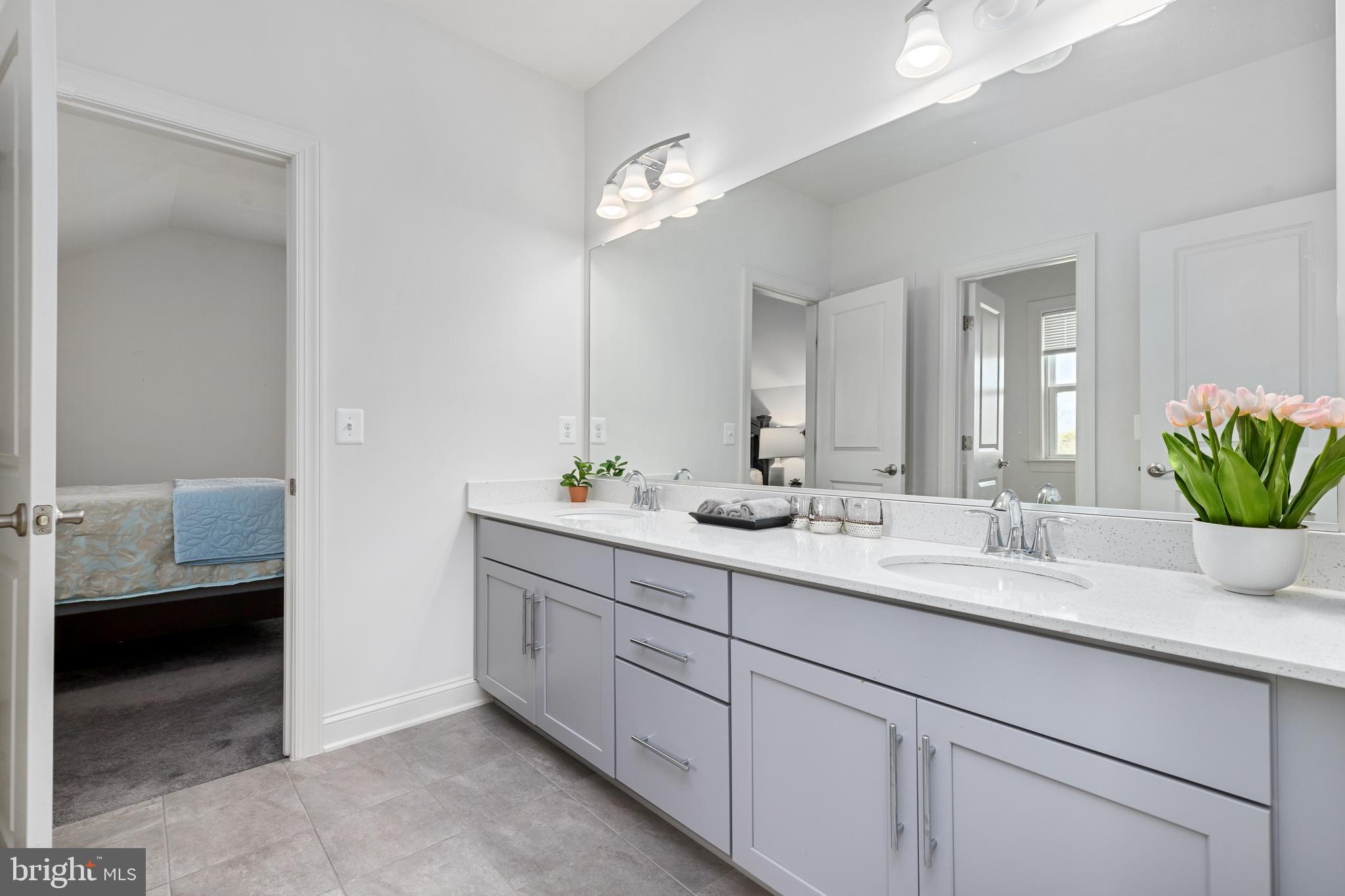 40955 Cutleaf Lane Aldie, VA 20105 - Photo 47 of 78 Jack and Jill bathroom for Bedroom #3 and #4