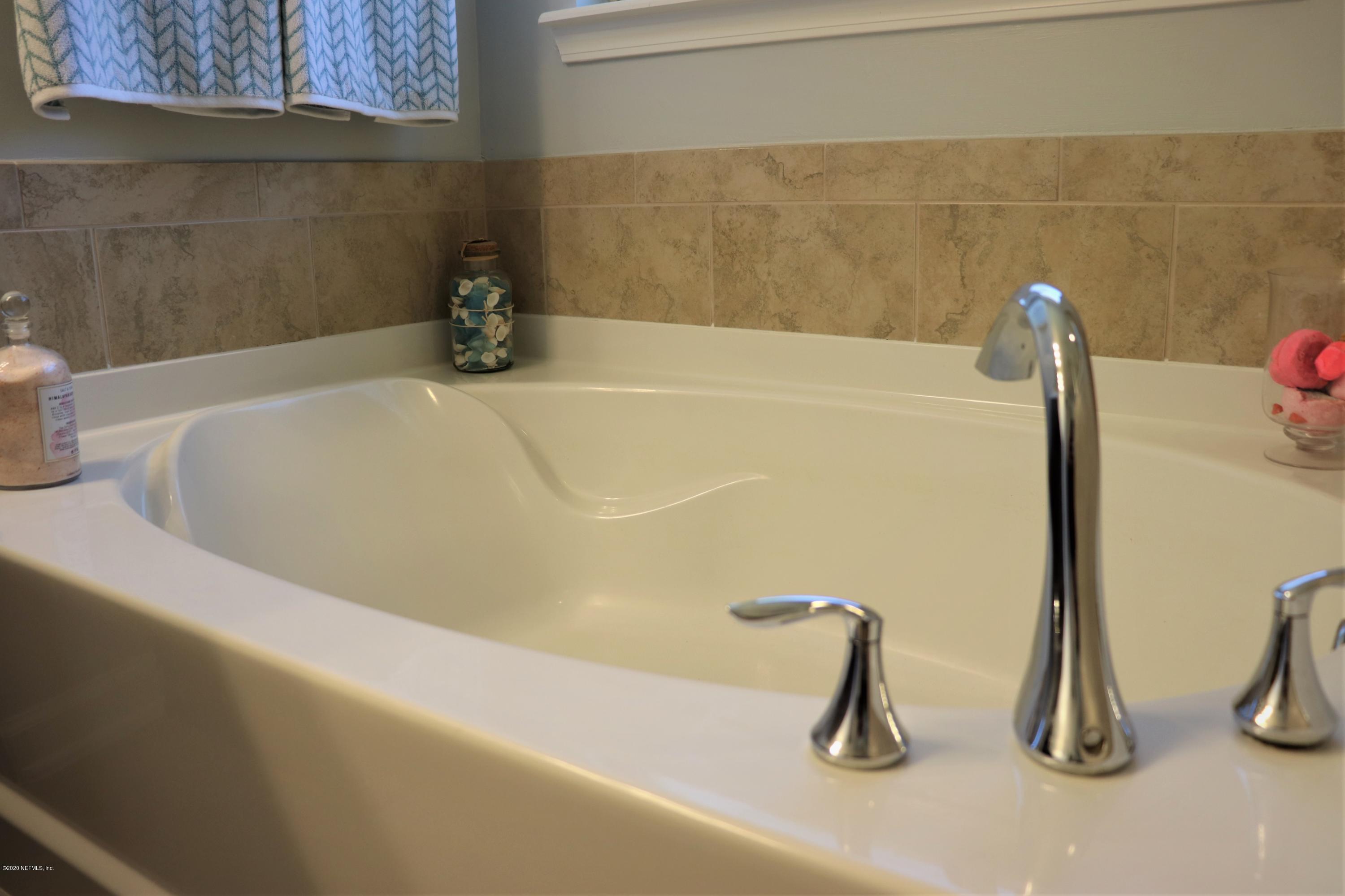 12294 Rouen Cove Drive Jacksonville, FL 32226 - Photo 5 of 41 a bathroom with a bath tub