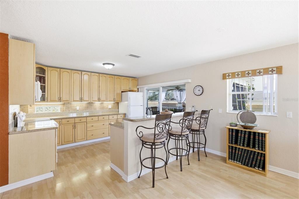 3135 Sunset Circle Margate, FL 33063 - Photo 5 of 57