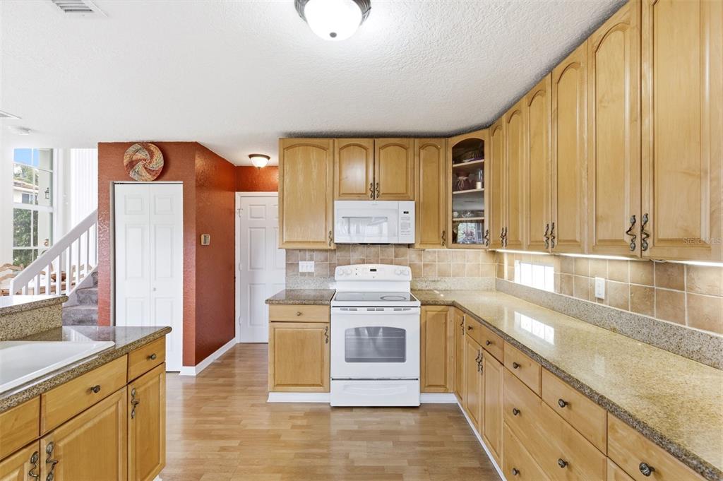 3135 Sunset Circle Margate, FL 33063 - Photo 6 of 57