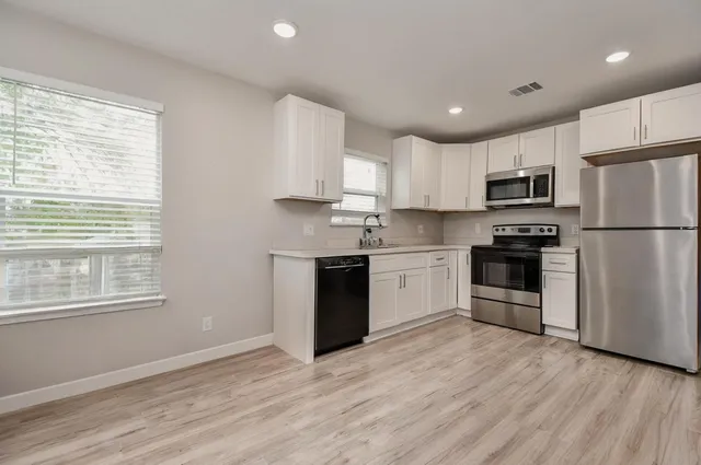 $1,295 | 5615 Barremore Street, Unit B, Houston, TX 77023