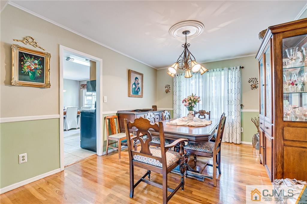 72 Monroe Avenue Edison, NJ 08820 - Photo 9 of 35 a dining room with furniture and window