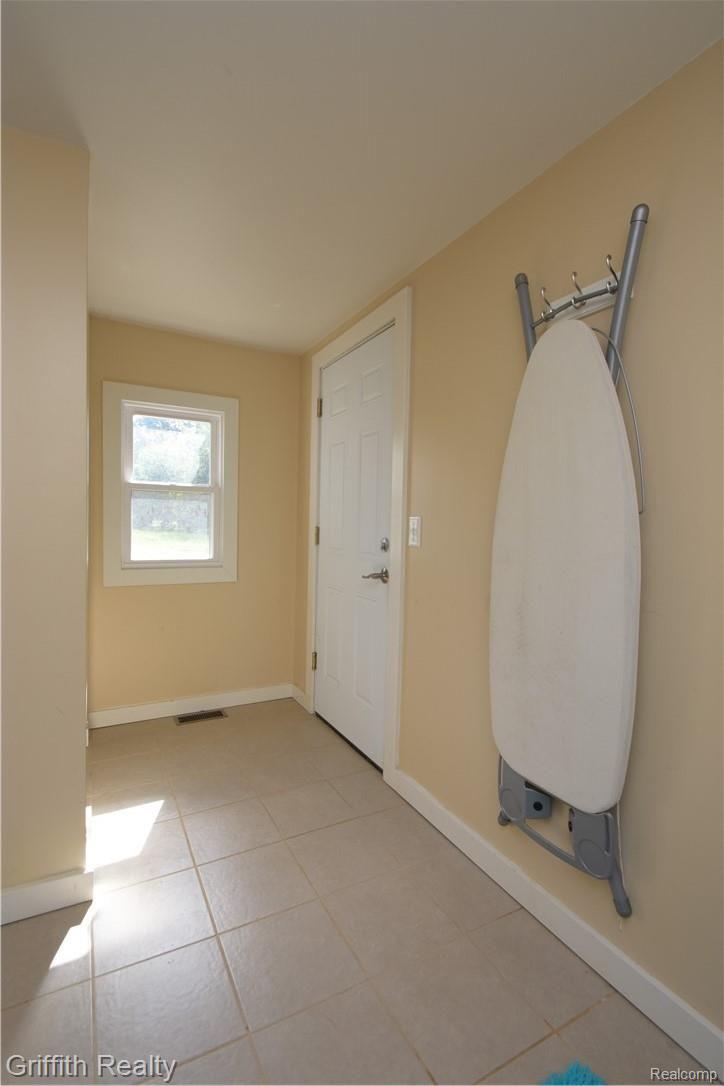 8055 Ford Road Ypsilanti, MI 48198 - Photo 33 of 44 DSC_0120.JPG