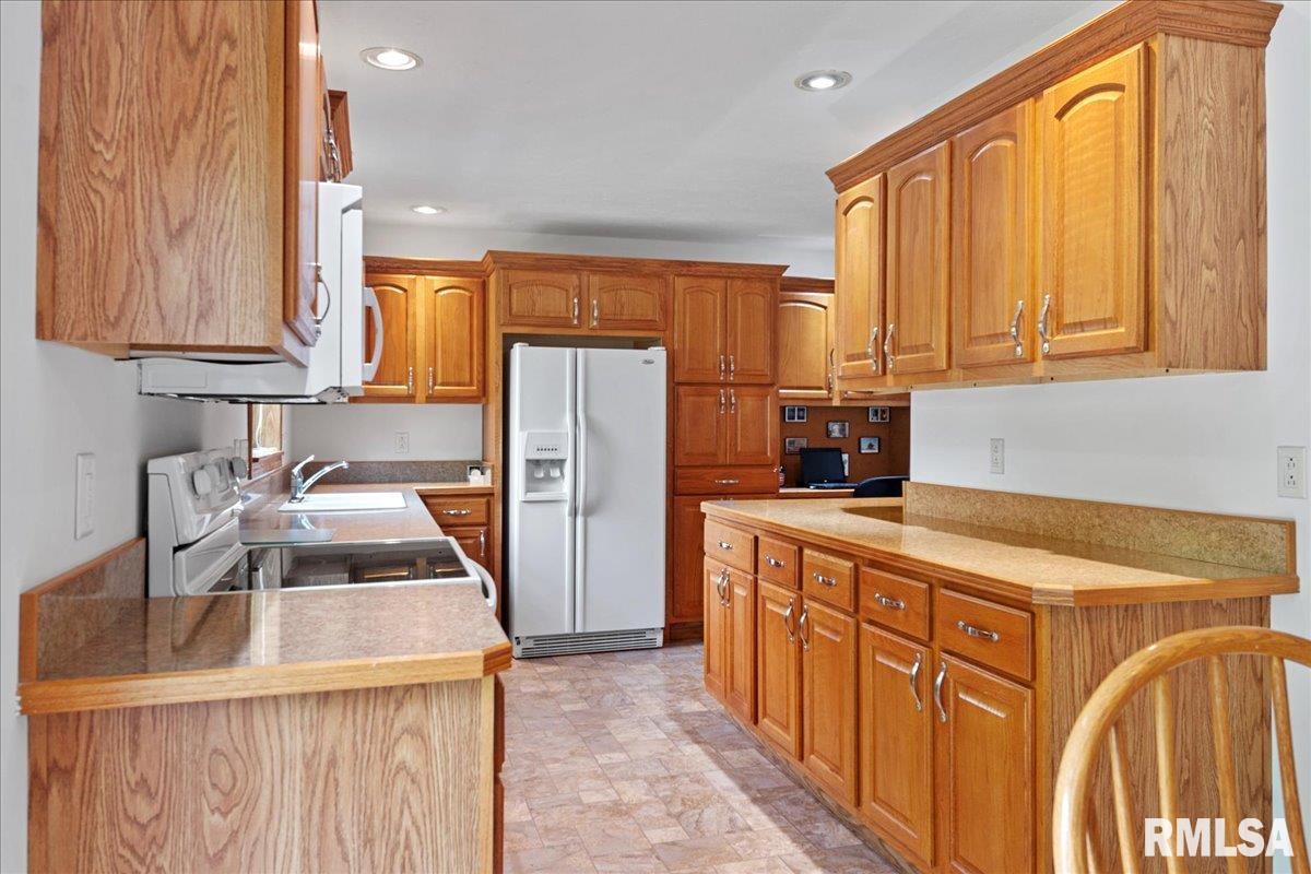 2800 Vía Rosso, Unit 10 Springfield, IL 62703 - Photo 11 of 29 Gallery Image 11