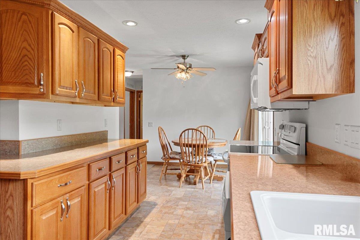 2800 Vía Rosso, Unit 10 Springfield, IL 62703 - Photo 12 of 29 Gallery Image 12