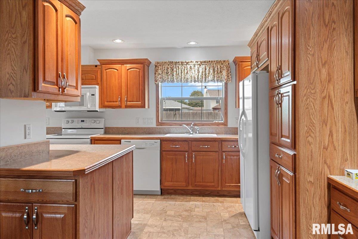 2800 Vía Rosso, Unit 10 Springfield, IL 62703 - Photo 13 of 29 Gallery Image 13