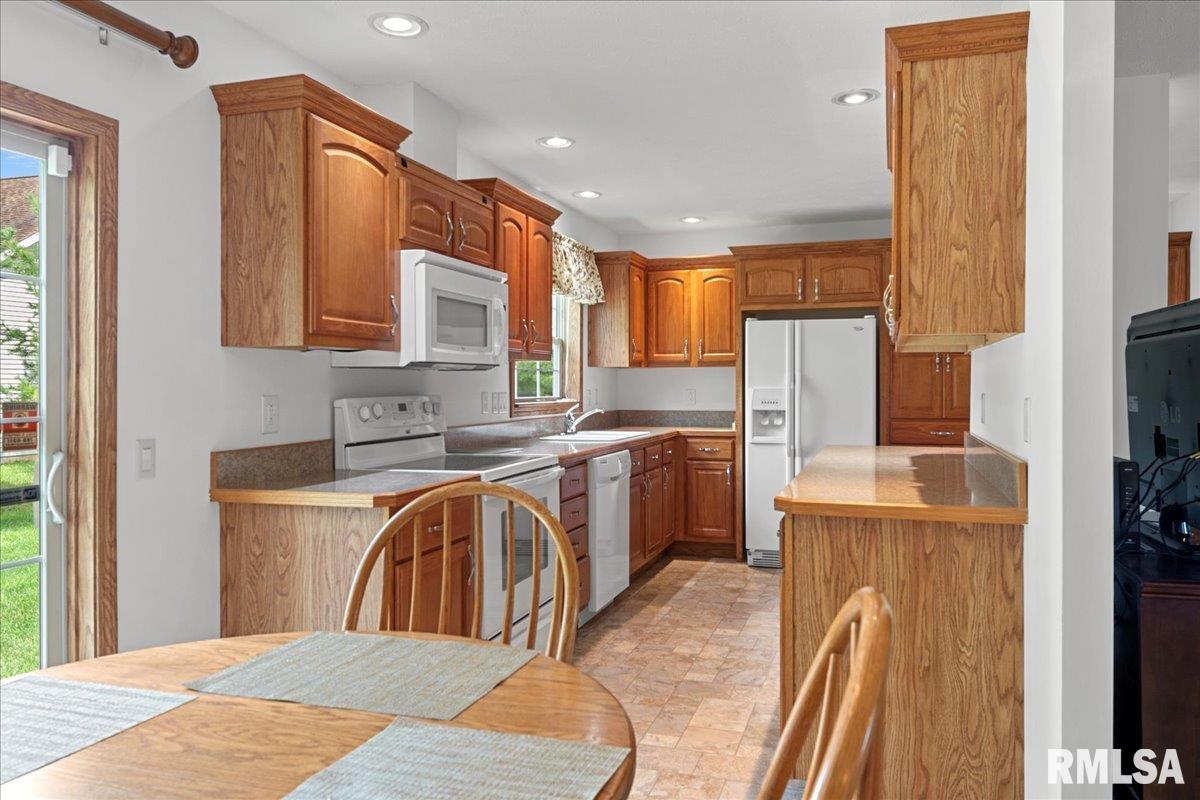 2800 Vía Rosso, Unit 10 Springfield, IL 62703 - Photo 10 of 29 Gallery Image 10