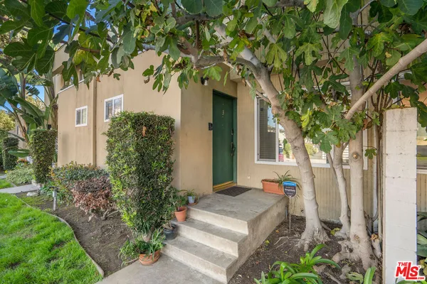 $3,200 | 11138 Aqua Vista Street, Unit 3, Studio City, CA 91602