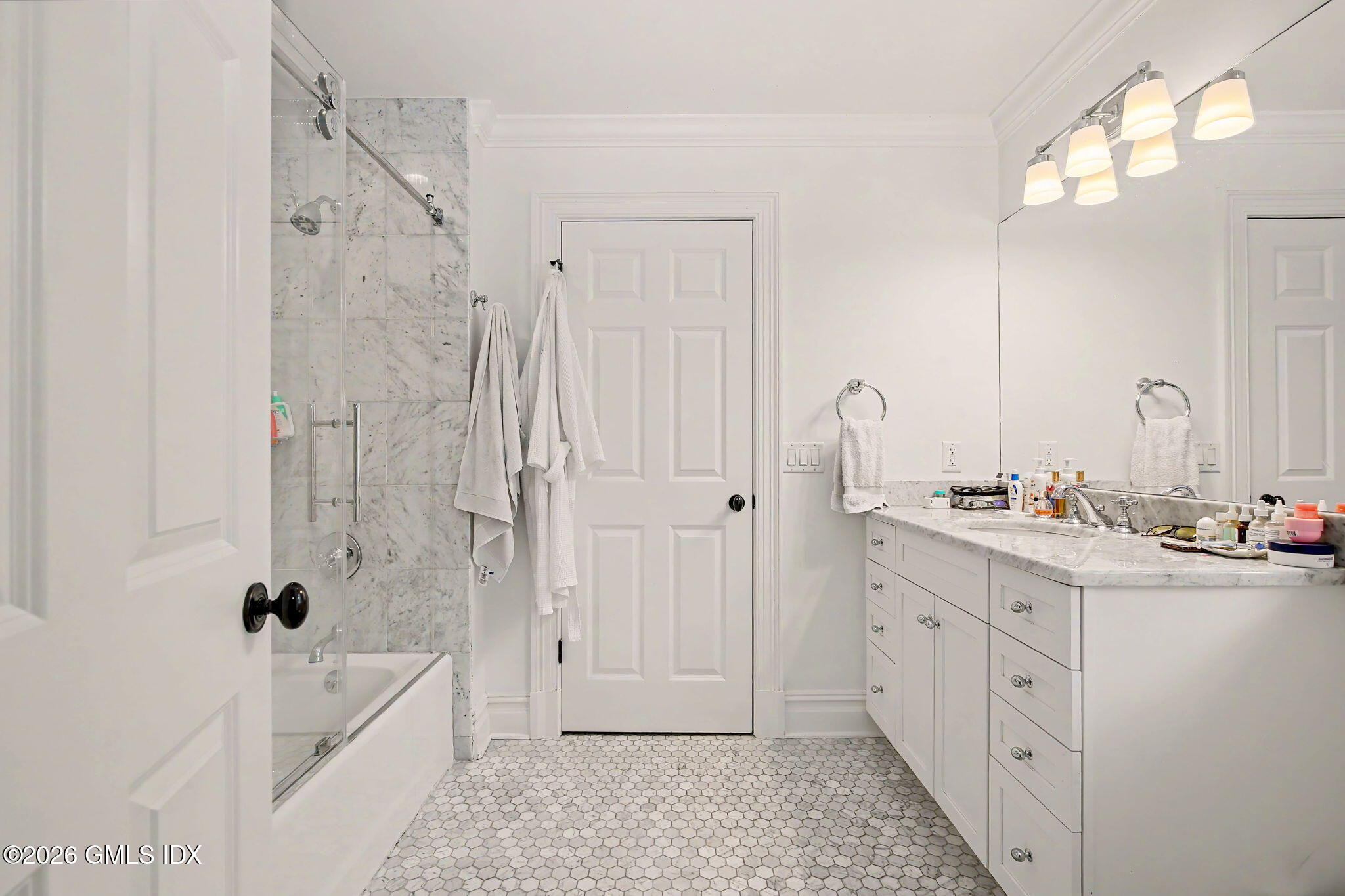 42 Breezemont Avenue Riverside, CT 06878 - Photo 18 of 25 Primary Bathroom