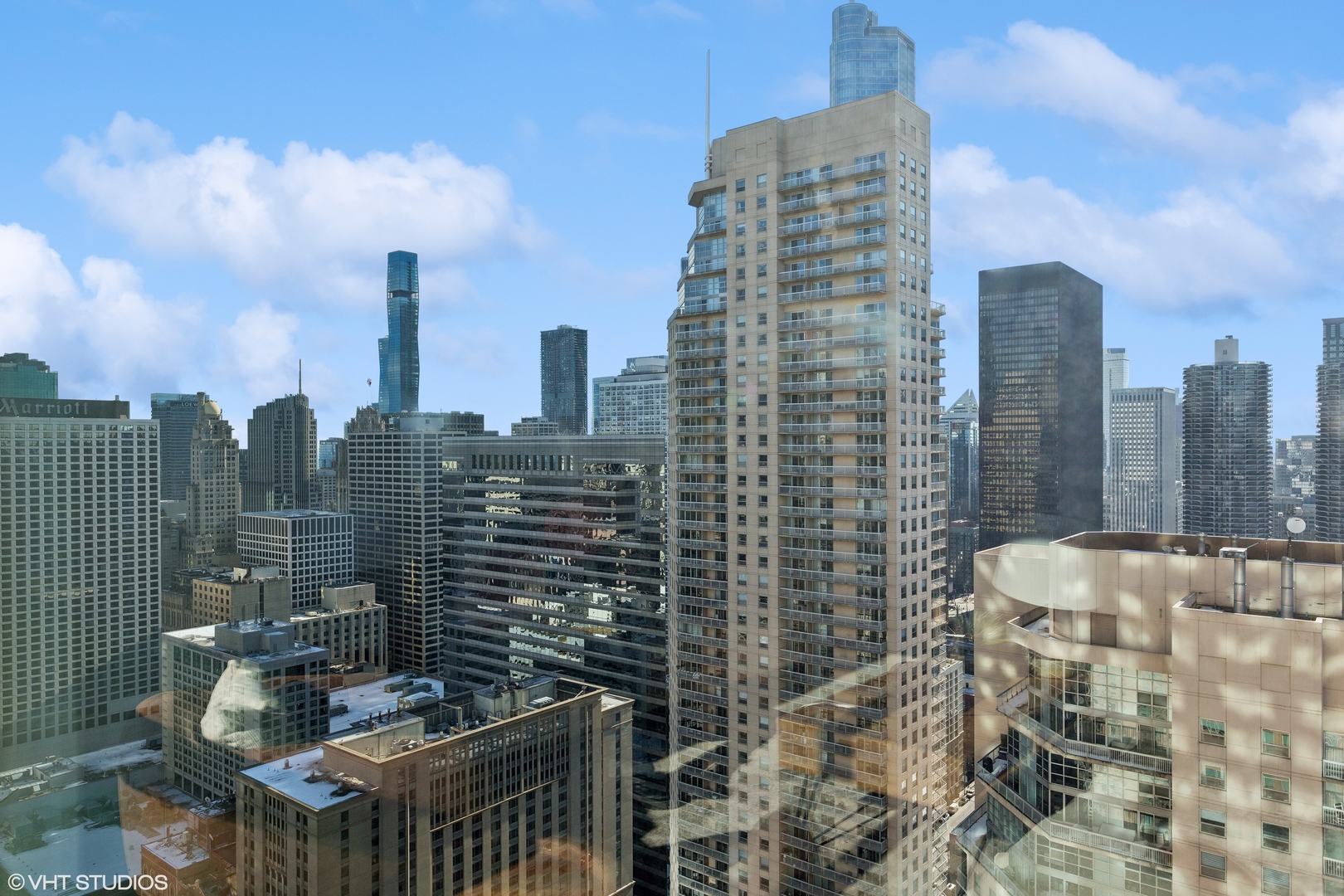 33 West Ontario Street, Unit 40D Chicago, IL 60654 - Photo 12 of 40 a terrace with a city view