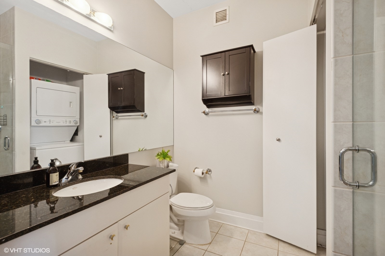 33 West Ontario Street, Unit 40D Chicago, IL 60654 - Photo 12 of 32 a bathroom with a toilet a sink and mirror