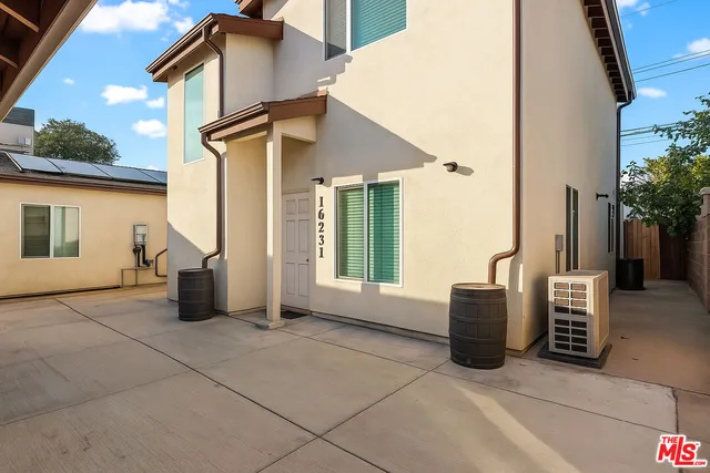 a view of outdoor space yard and porch